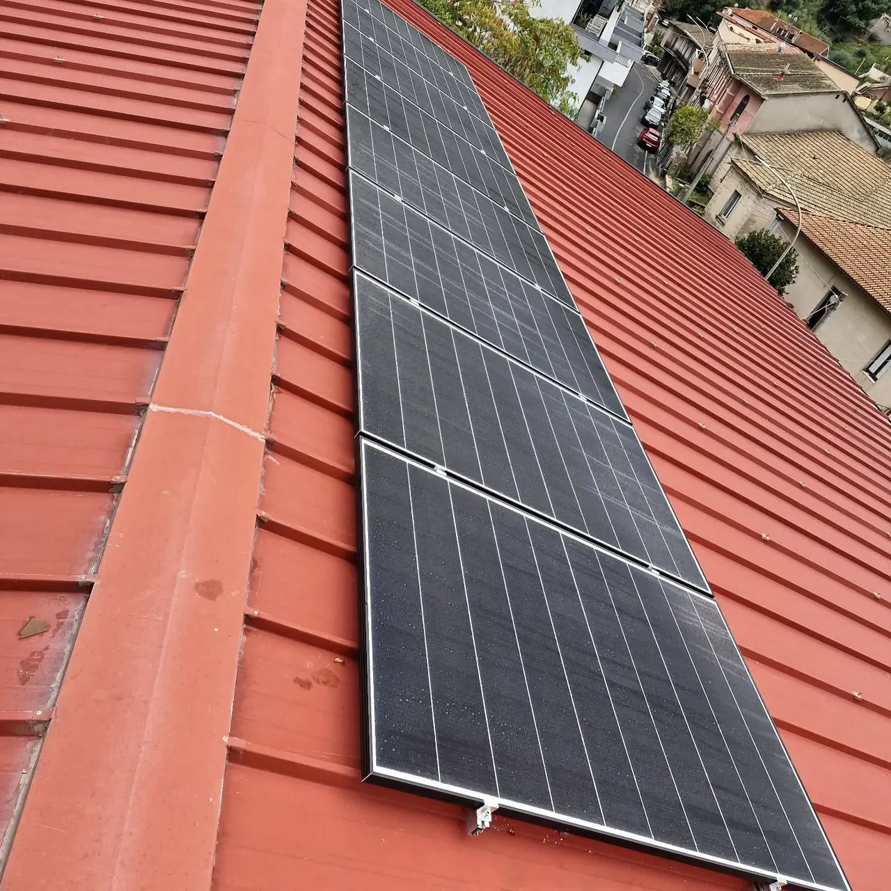 Impianto fotovoltaico su tetto a falda